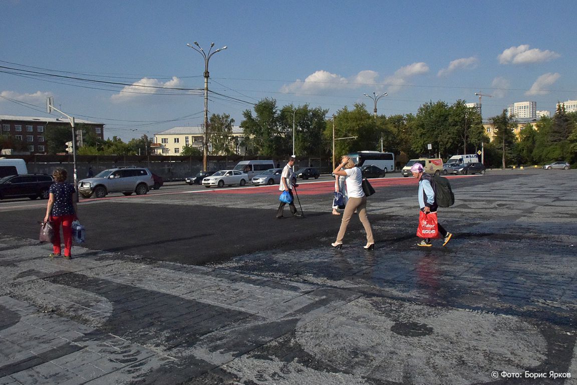 В екатеринбургском баре появилась копия «супрематического креста» Покраса  Лампаса - «Уральский рабочий»